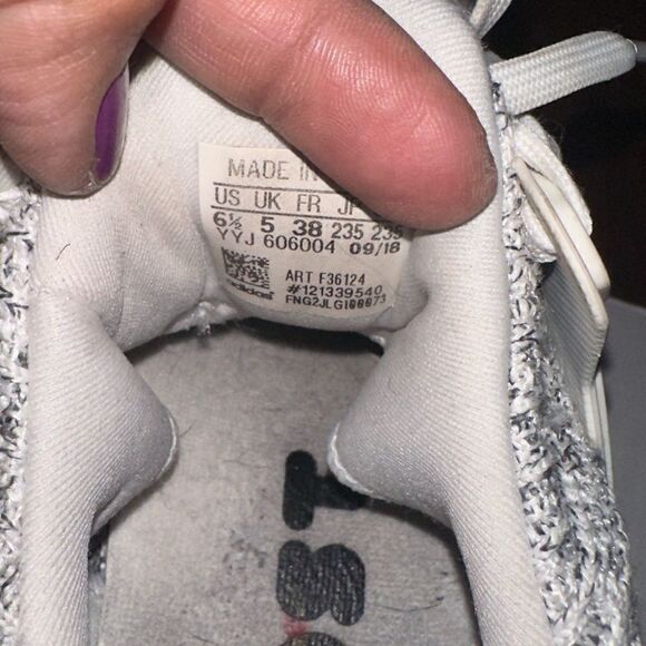 Adidas Ultra Boost size 6.5 - Picture 7 of 9